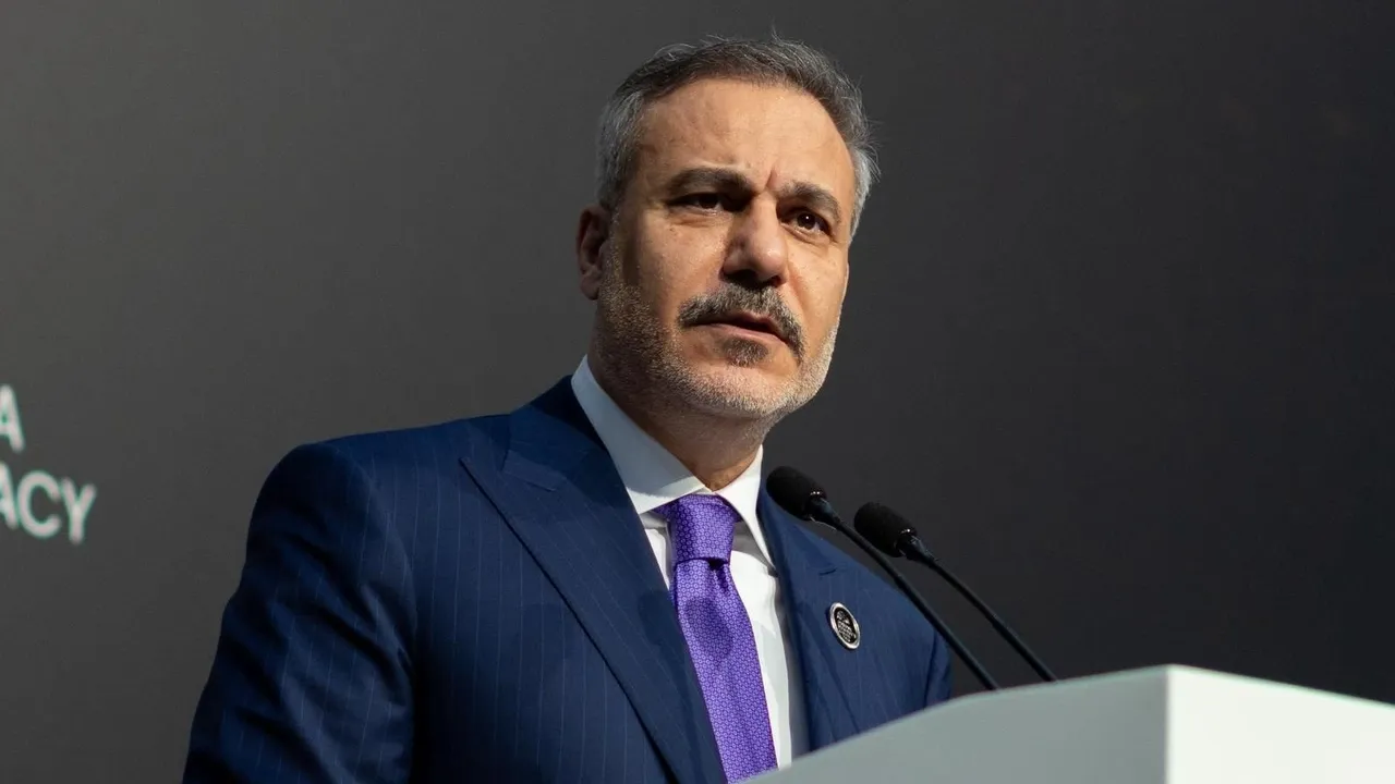 H.Fidan ABŞ–İran danışıqlarını iranlı və pakistanlı həmkarları ilə müzakirə edib