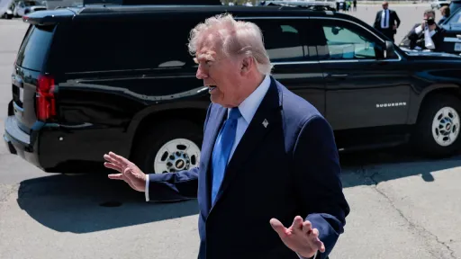 Trump cancela viagem de enviados ao Paquistão: "não se justifica voo de 18 horas para ficar sentado"