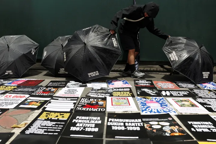 Serangan asam terhadap aktivis picu sorotan atas demokrasi di Indonesia