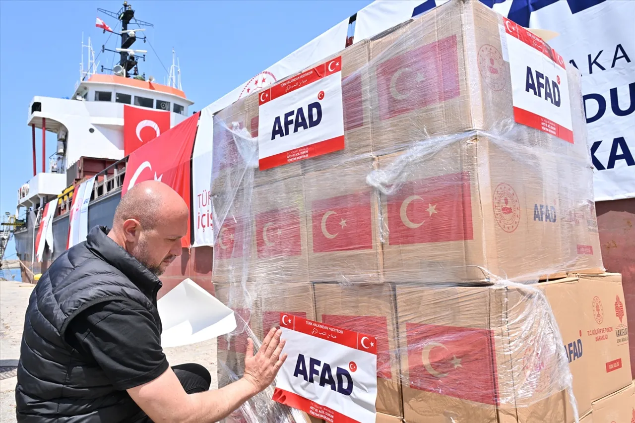 تحمل أكثر من 730 طناً.. وصول سفينة مساعدات إنسانية مقدمة من تركيا إلى لبنان