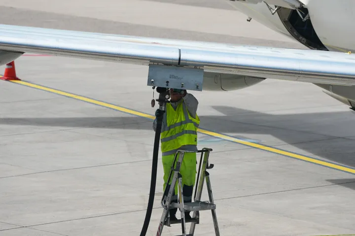 Tourismusausschuss-Vorsitzende: Preise für Flugtickets werden weiter steigen