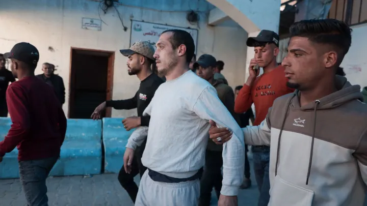 اسرائیل ۱۵ اسیر فلسطینی را در حالی آزاد کرد که آثار شکنجه بر آنها مشهود بود