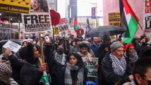 США отказывают в грин-карте за критику Израиля