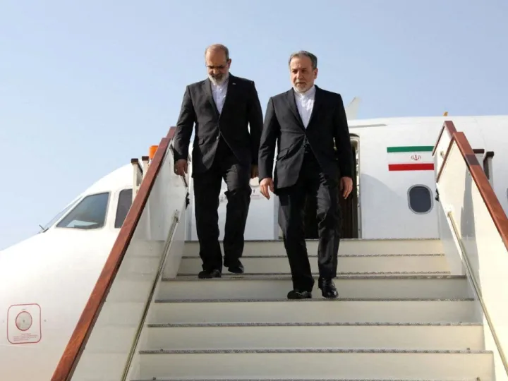 Araghchi leva a ofensiva diplomática iraniana de Islamabad a Moscovo