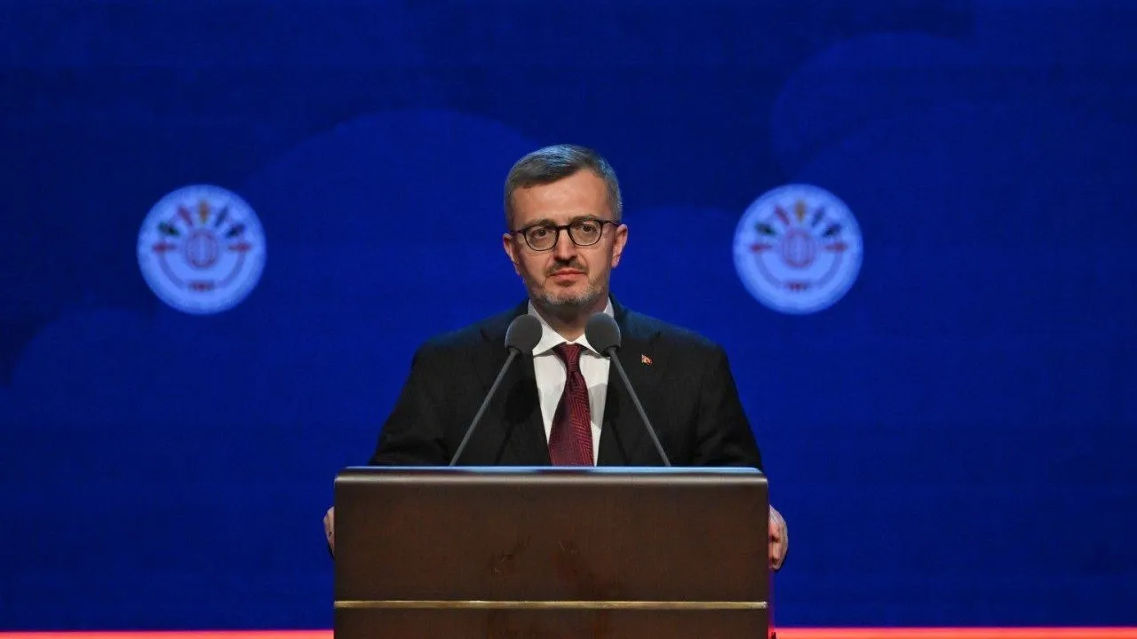 دوران: جهان اسلام باید از موضع دفاعی خارج شده و روایت خود را بنویسد