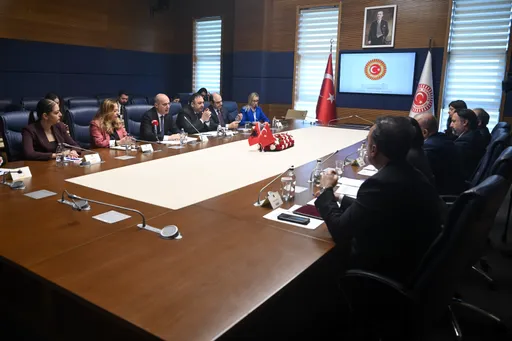 Parlamentarët e Türkiyes dhe të Shqipërisë takohen në Ankara, riafirmohen marrëdhëniet e shkëlqyera