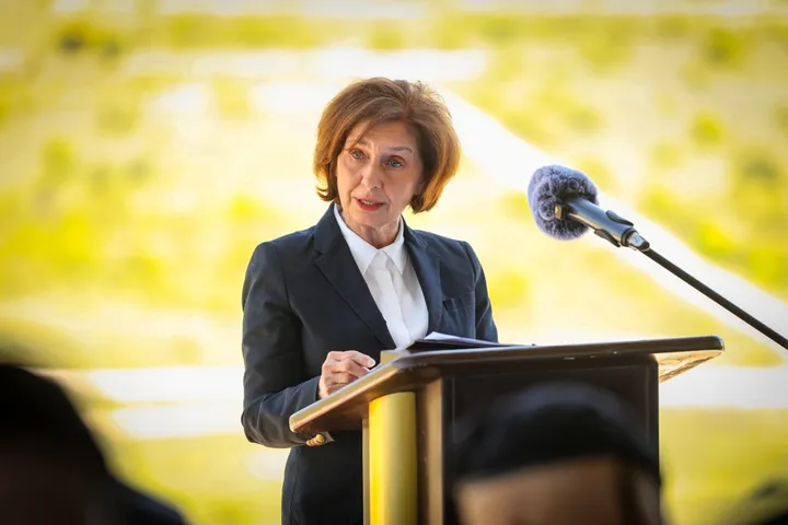 Сиљановска-Давкова: Она што го прави НАТО со стандардите да го прави ЕУ со Копенхашките критериуми