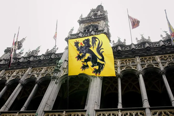 Rechter acht de Vlaamse Gemeenschap verantwoordelijk voor ontoereikende jeugdzorg