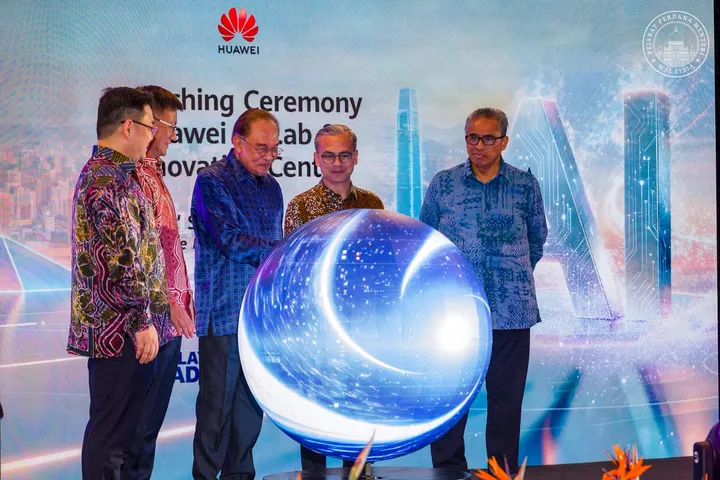 'Peraturan akan dibuat di Malaysia': Anwar tegas soal kedaulatan AI