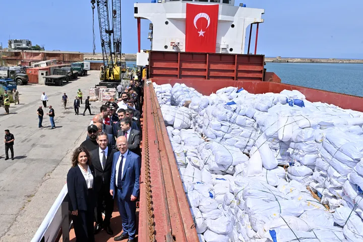 Türkiye schickt 730 Tonnen Hilfsgüter nach Libanon