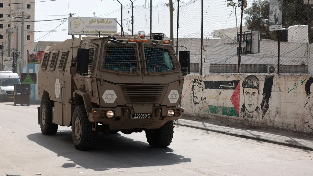 Израиль провел рейды в пригородах Аль-Кудса