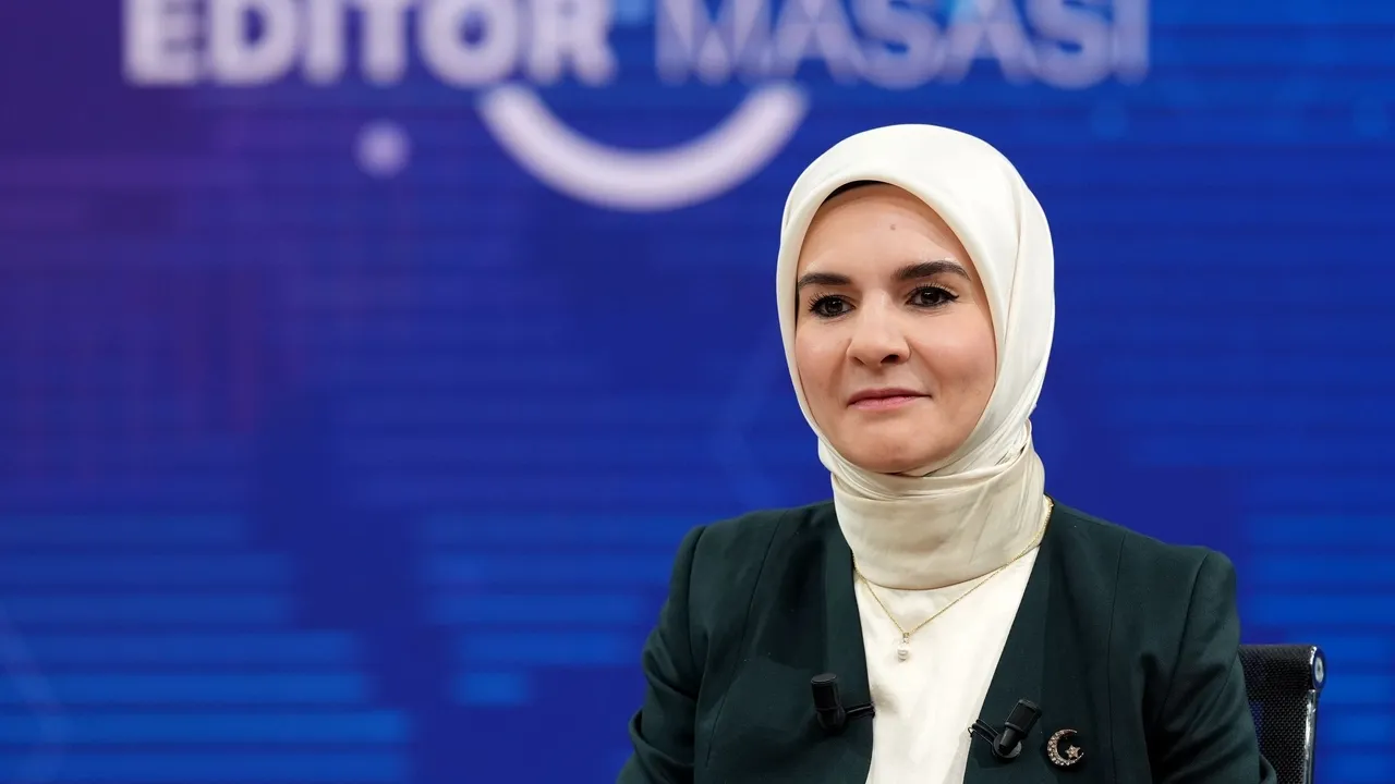 وزيرة الأسرة التركية: نحن بصدد تطبيق نظام للتحقق من العمر عند دخول منصات التواصل