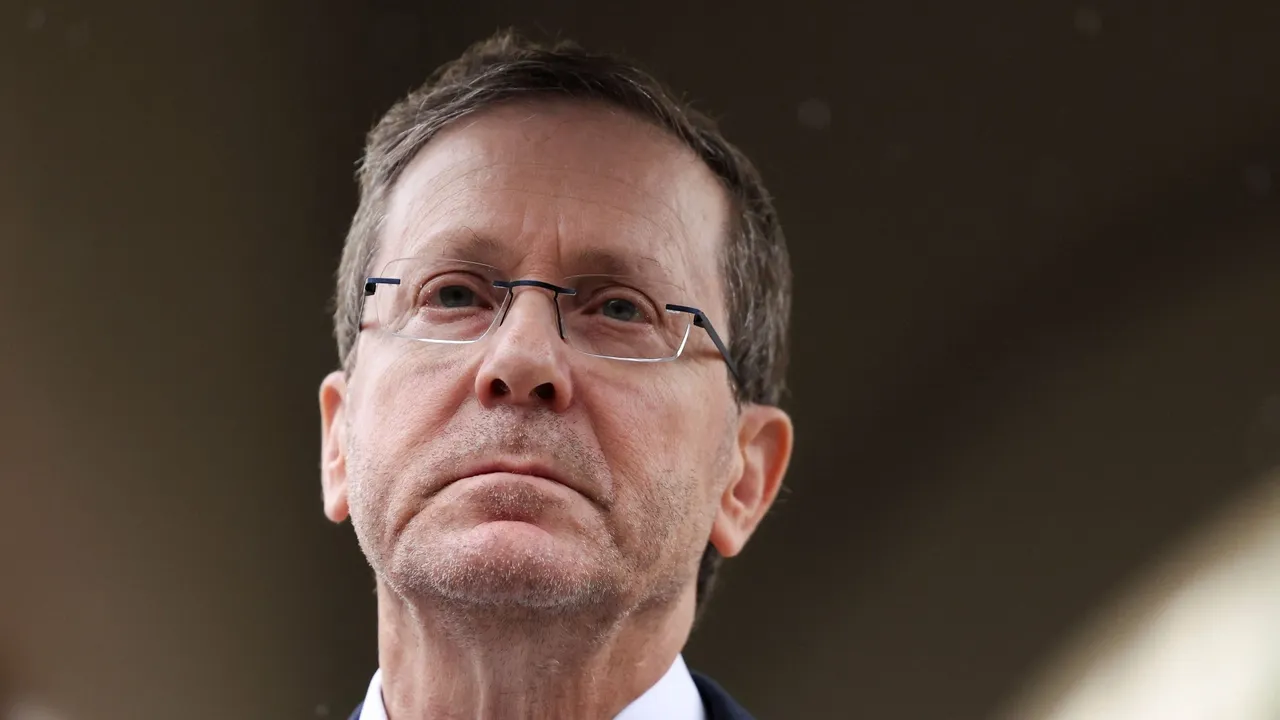 Avião do presidente israelita faz longo desvio ao ser impedido de sobrevoar o espaço aéreo turco