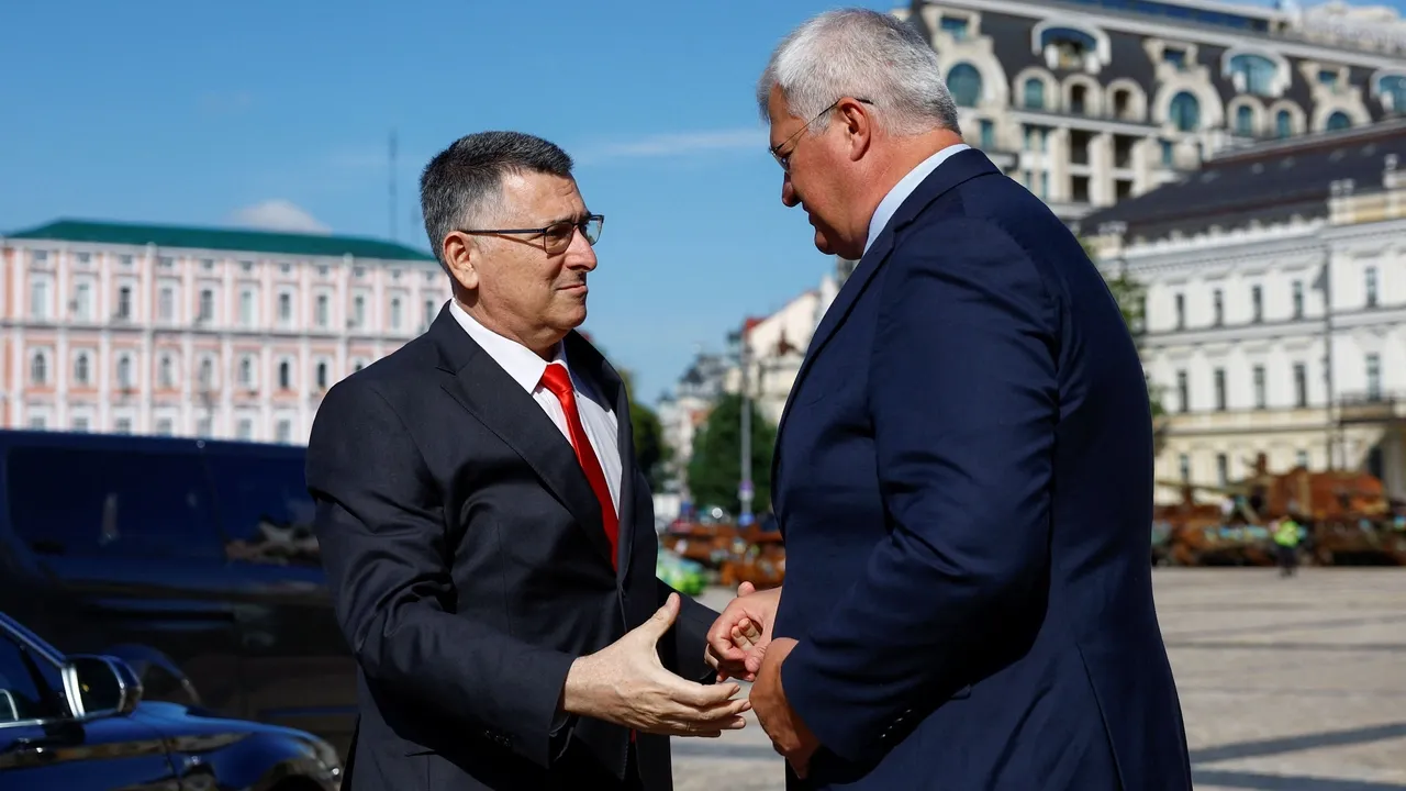 Дружба дружбой, а краденое зерно врозь