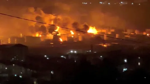 أوكرانيا تعلن استهداف مصفاة توابسي.. وروسيا تتحدث عن حريق واسع وإجراءات رد