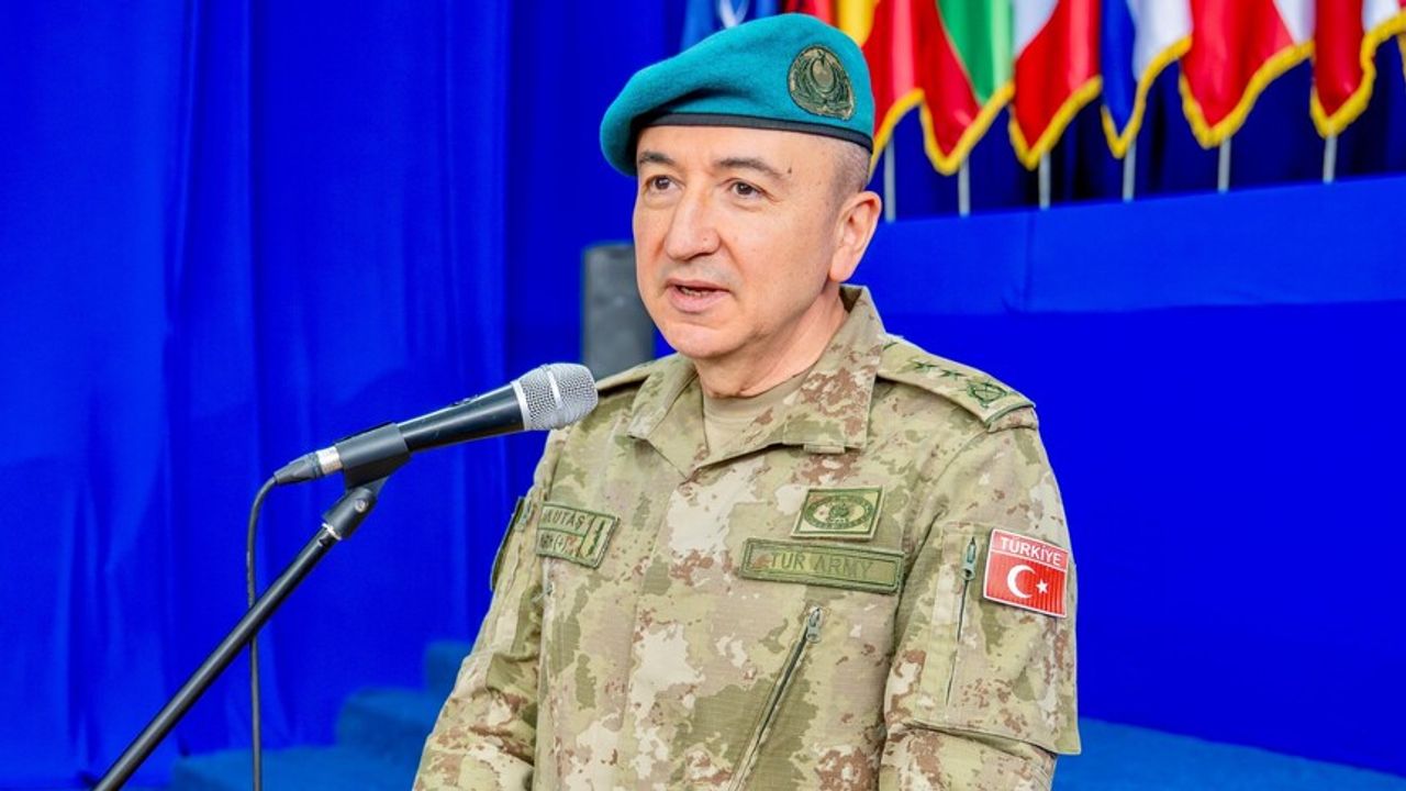 Komandanti i KFOR it viziton selinë e NATO s në Bruksel