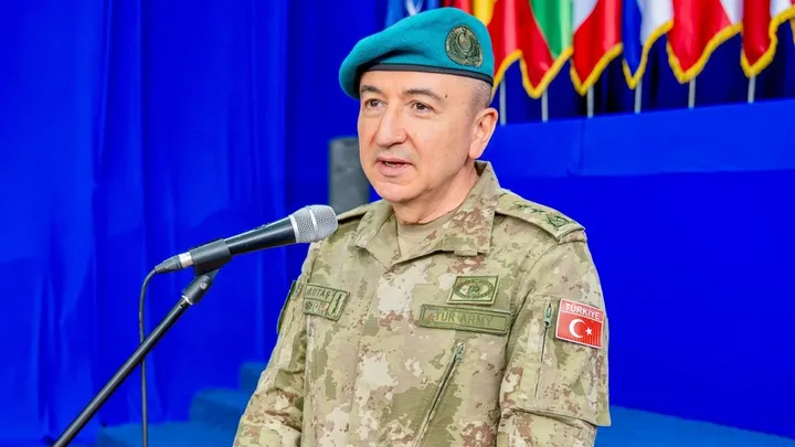 Komandanti i KFOR-it viziton selinë e NATO-s në Bruksel