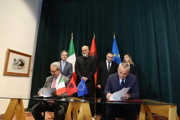 Shqipëria dhe Italia nënshkruajnë marrëveshjen për prodhimin e mjeteve detare