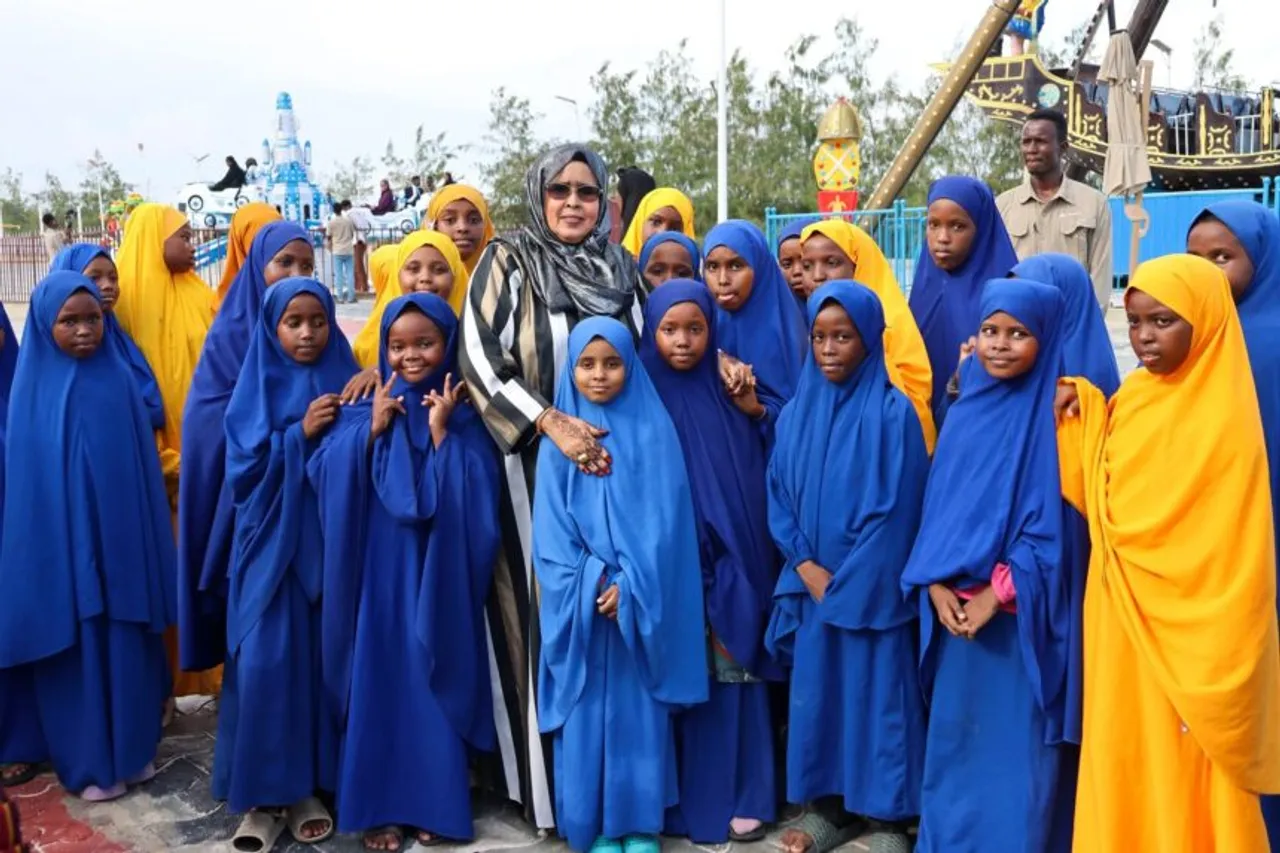 Marwada Koowaad Sahro Cumar Xasan oo Booqasho ku Tagtay Xarunta Daryeelka Carruurta Agoonta ah