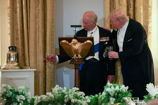 Koning Charles prijst Britse optreden terwijl Trump Britse reactie op oorlog tegen Iran hekelt