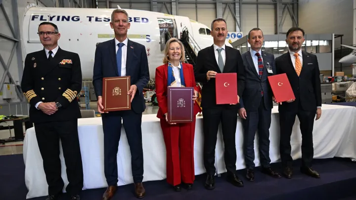 Турция продает учебный самолет испанским военным