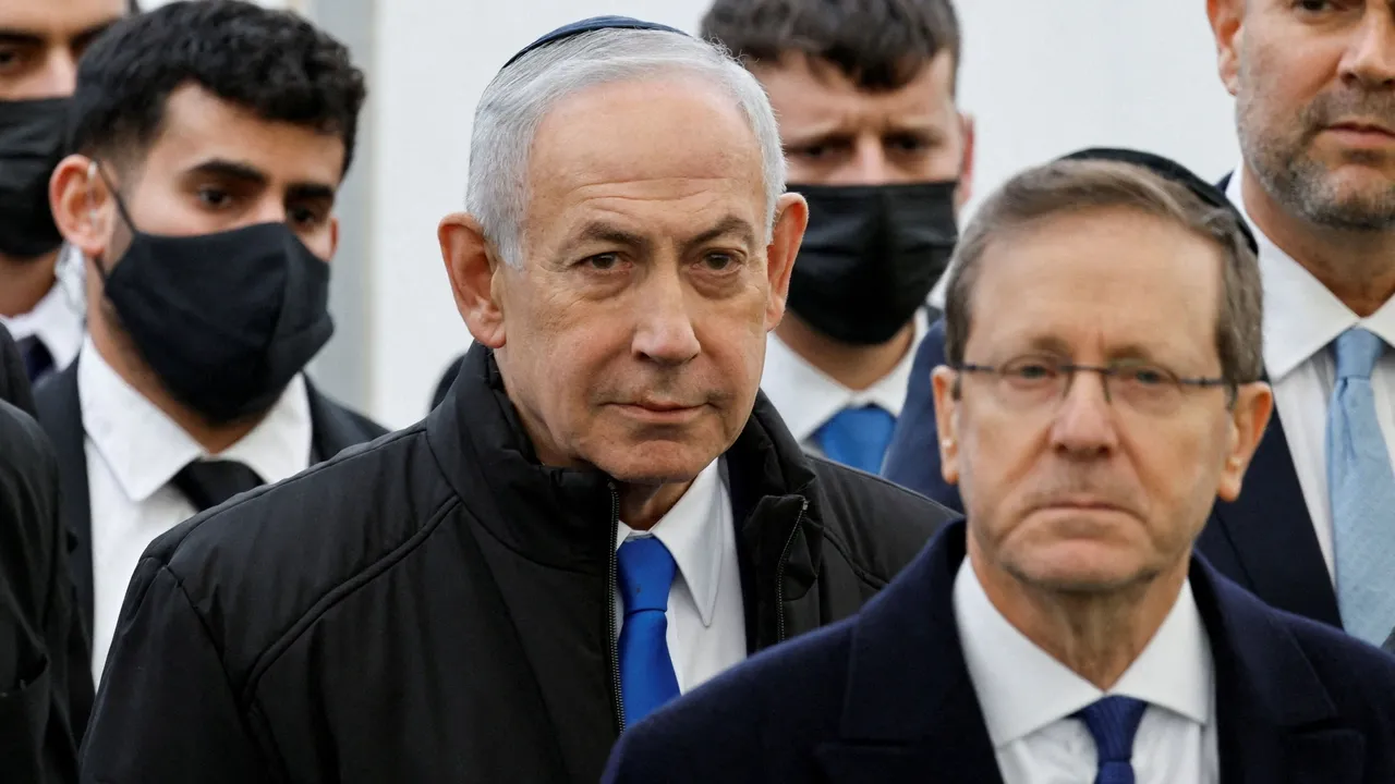 هرتسوغ يدعو لتسوية قضية فساد نتنياهو خارج المحكمة قبل بحث العفو