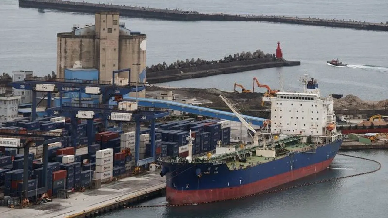 Preços do petróleo disparam à medida que os EUA ponderam prolongar o bloqueio ao Irão