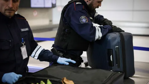 France: des salariés noirs exfiltrés au profit de personnels à la peau claire lors d'un reportage