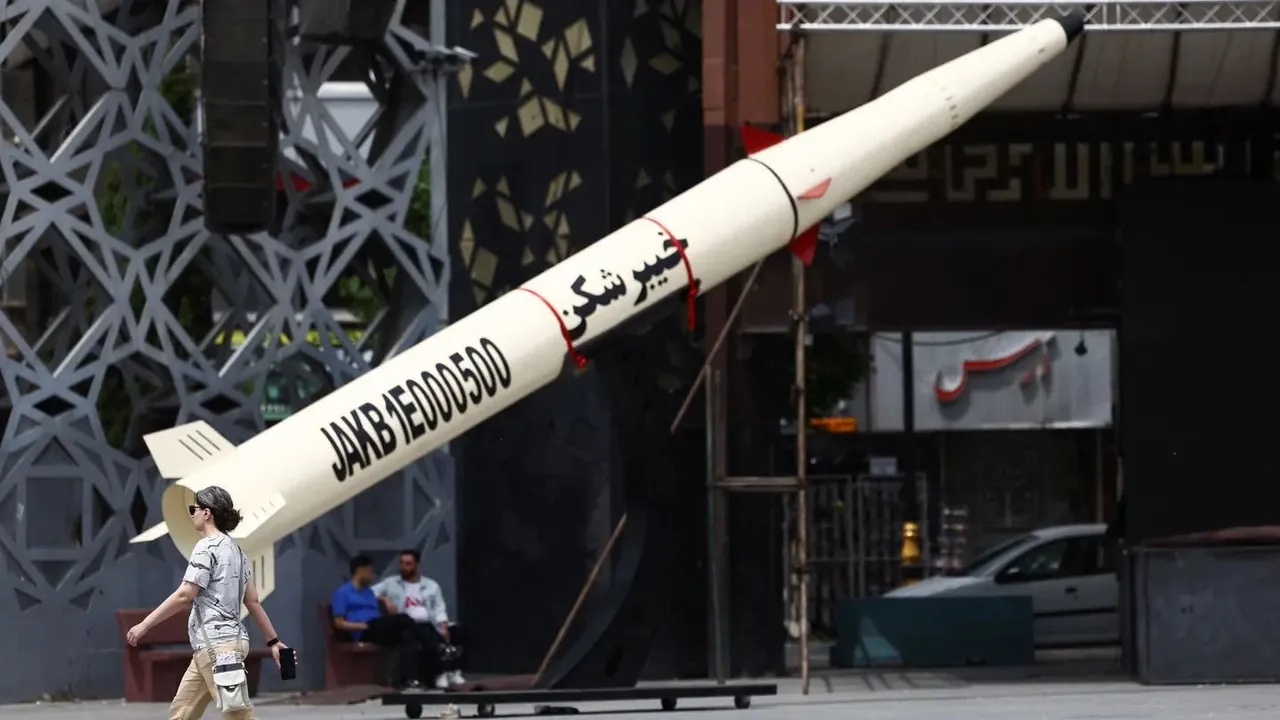 نماینده مجلس ایران: ذخایر موشکی و پهپادی ایران برای سال‌ها جنگ کافی است