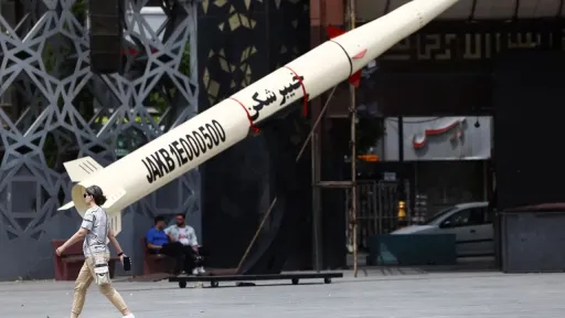 نماینده مجلس ایران: ذخایر موشکی و پهپادی ایران برای سال‌ها جنگ کافی است