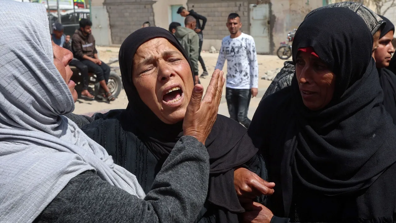 Israel mata uma criança e fere dois palestinianos em ataques contínuos contra Gaza