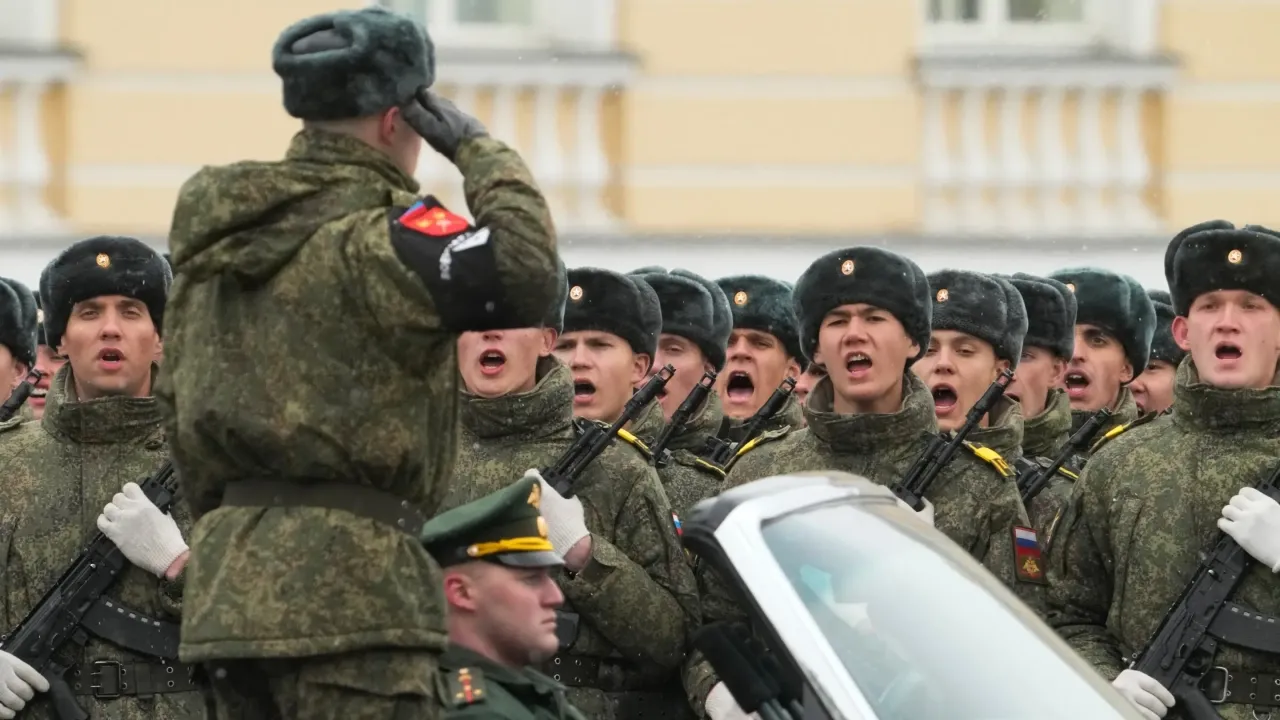 Москва может полностью остаться без связи на майские праздники