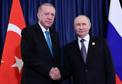 Erdoğan zu Putin: Türkiye lehnt Iran-Angriffe ab und warnt vor Instabilität im Schwarzen Meer