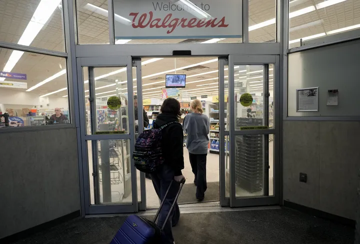 Nouveau coup de pression de Trump qui taxe les médicaments à 100%