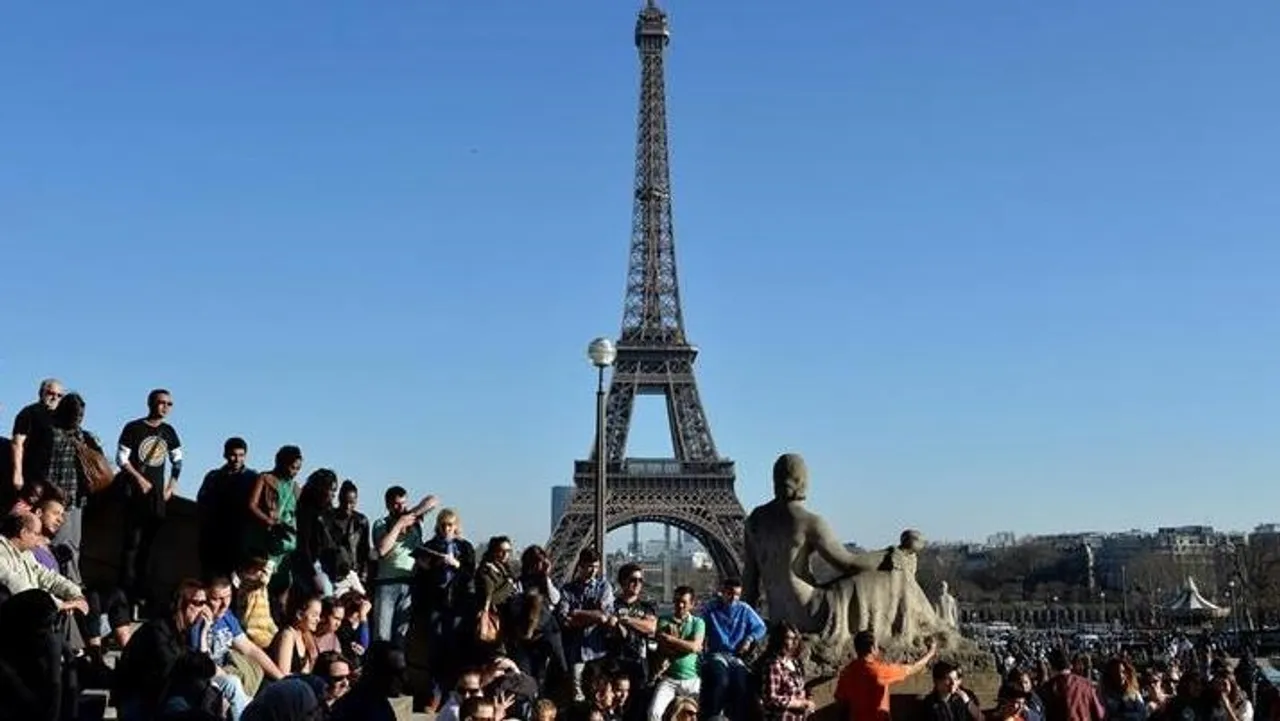 Gjykata franceze heq ndalimin ndaj tubimit mysliman në Paris
