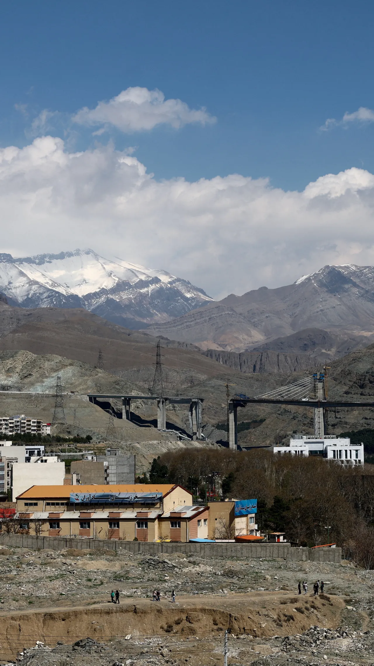 Serangan AS-Israel menghancurkan jembatan tertinggi di Timur Tengah