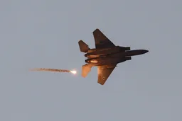 СМИ: эвакуирован пилот потерпевшего крушение американского истребителя