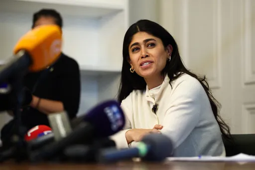 Garde à vue de Rima Hassan en France: l’Arcom saisie par la France insoumise