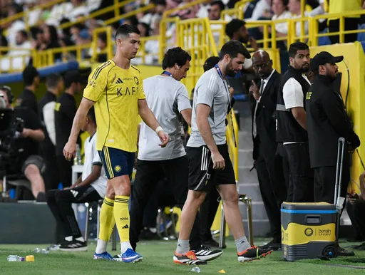 Football : inquiétude sur l'état de santé de Ronaldo après des vomissements en fin de match