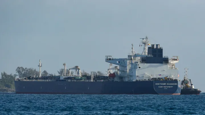 Россия шлет Кубе второй спасательный танкер