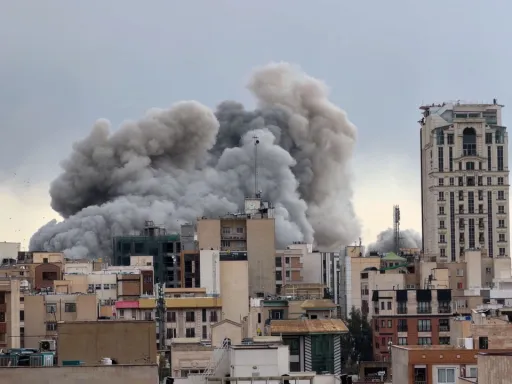 Especialistas internacionais alertam que ataques dos EUA ao Irão podem constituir crimes de guerra