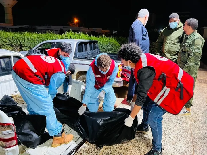 السلطات الليبية تنتشل جثث 17 مهاجراً تَعطَّل قاربهم في عرض البحر