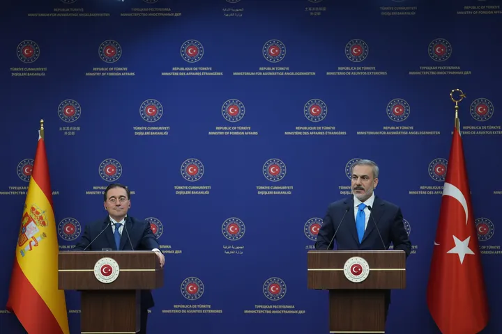 تركيا وإسبانيا تدعوان إلى تحرك دولي مشترك لمواجهة اعتداء إسرائيل على أسطول الصمود