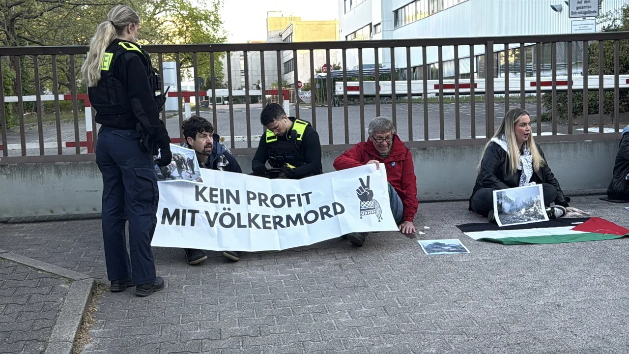 Aktivistë gjermanë bllokojnë objekt të Rheinmetall për furnizime armësh drejt Izraelit