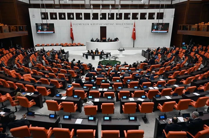 Turkish parliament demands release of flotilla activists, calls Israeli interception a war crime