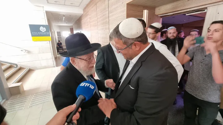 רב דב ליאור מתיר לבן גביר לפרוץ לכל רחבת אל־אקצא בשם “הריבונות הישראלית”