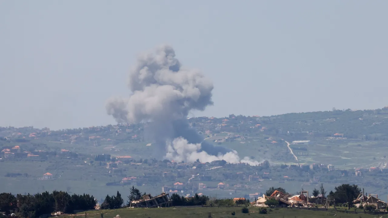 تصعيد متبادل.. مقتل جندي إسرائيلي و20 قتيلاً في 54 هجوماً إسرائيلياً على لبنان