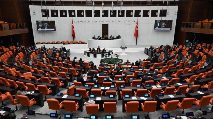 البرلمان التركي يصف اعتراض إسرائيل لأسطول الصمود بـ"جريمة حرب" ويطالب بالإفراج الفوري عن النشطاء