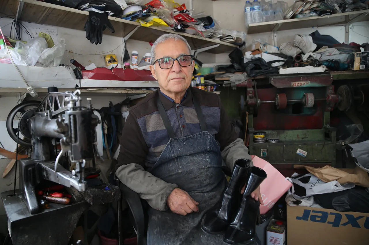 Pasioni për këpucarinë: Mjeshtri nga Hatay mban gjallë zanatin prej 44 vitesh