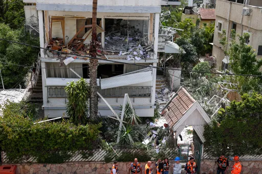 صواريخ إيرانية تضرب تل أبيب واستهداف منشآت نووية وبتروكيماوية في إيران وسط تحذيرات "الطاقة الذرية"